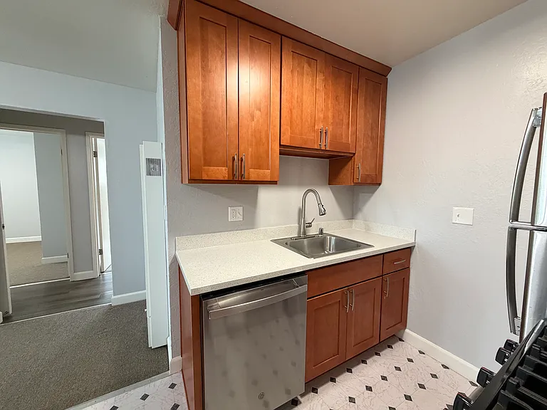 475 Alcatraz Ave — Photo 4
