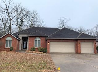 1955 S Pin Oak Dr, Springfield, MO 65809