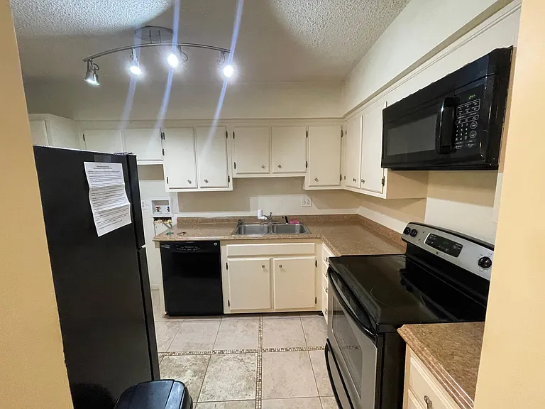 515 Basswood Ave #A15 — Photo 4