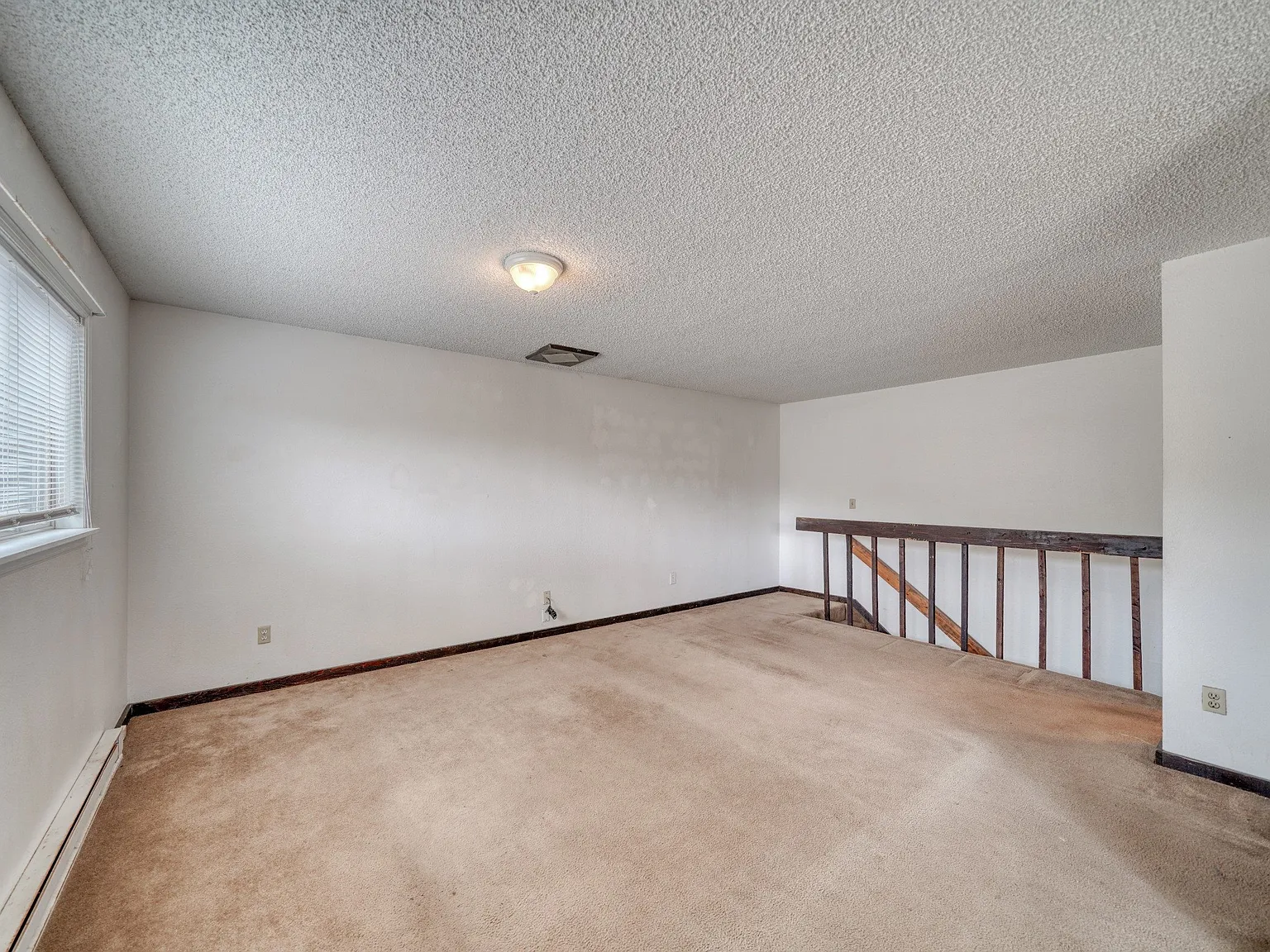 3 bed, 1.5 bath, 1176 sqft, $1,350 — Photo 2