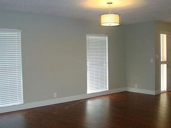 2nd image of 606 Water Oak Ln