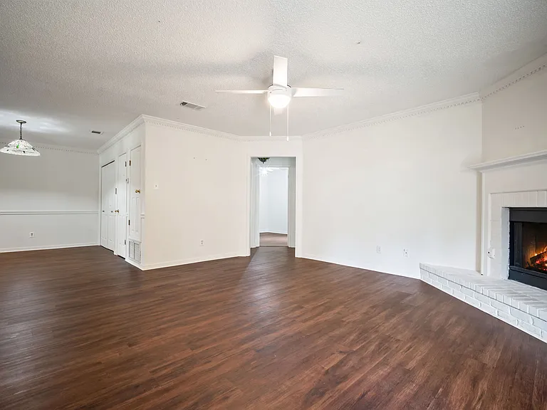 5609 Bentley Ct — Photo 5
