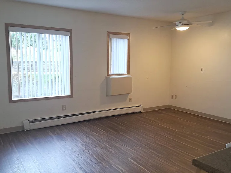 Rolling Hills Apartments — Photo 31