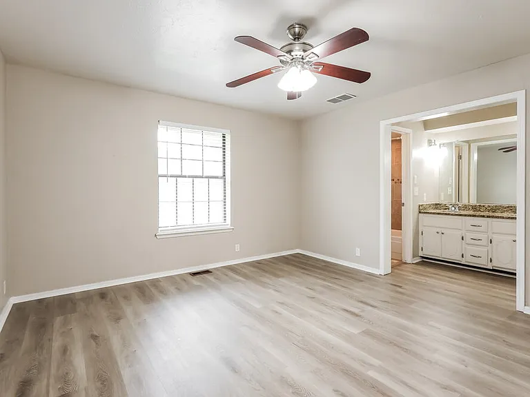 1112 Briar Bend Trl — Photo 9