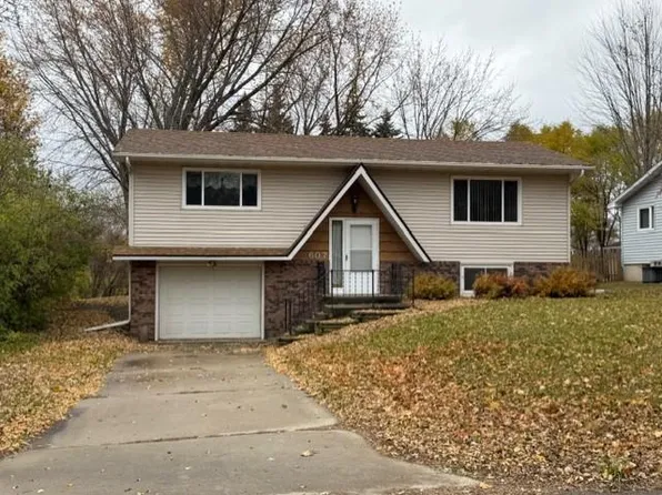 607 W 4th St, Litchfield, MN 55355