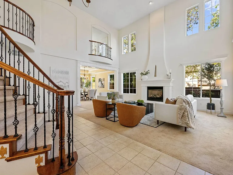 4056 Redondo Dr — Photo 15