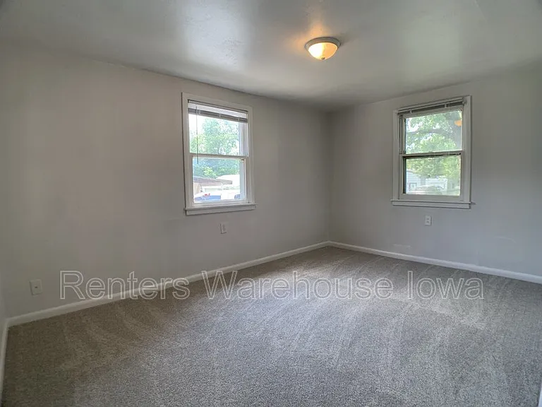 4754 NE 27th Ct — Photo 11