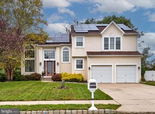 17 Sandstone Dr, Sicklerville, NJ 08081