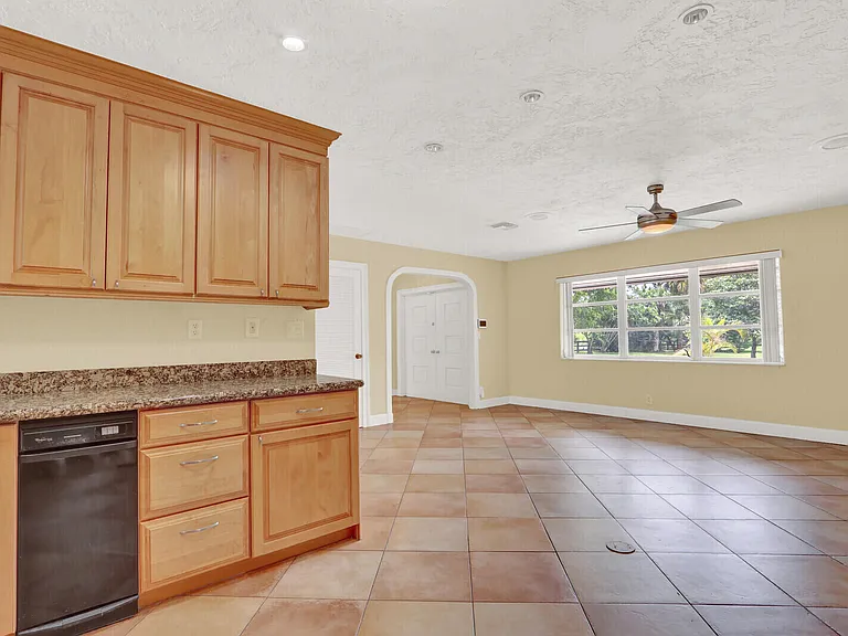 4529 Square Lake Dr — Photo 21