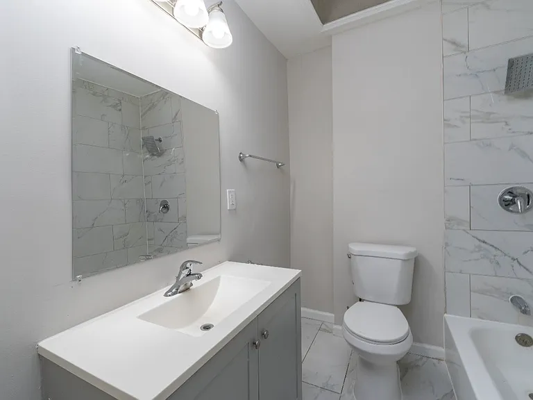 2626 Oswego Ave — Photo 8