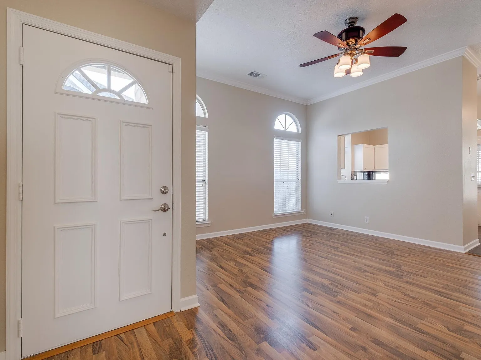221 Steamboat Ct — Photo 4