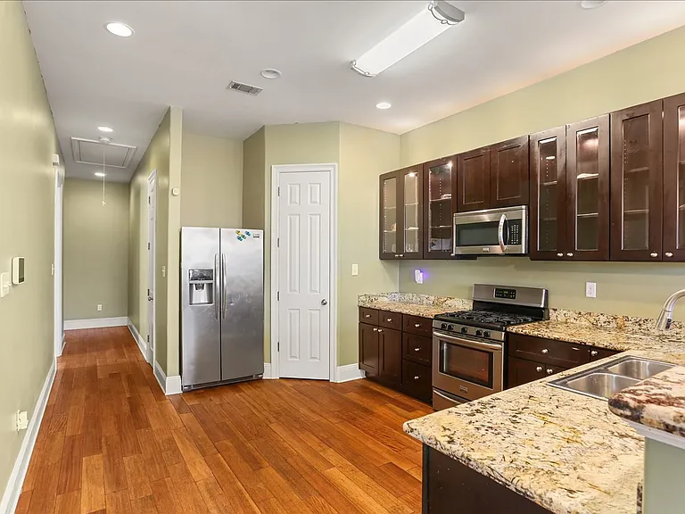 523 S Hennessey St — Photo 4