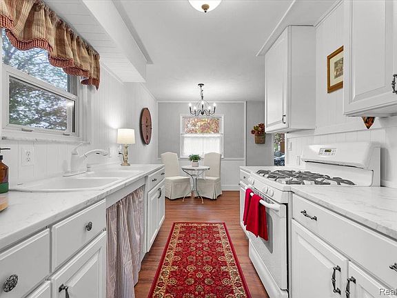 5th image of 719 Hartner Dr