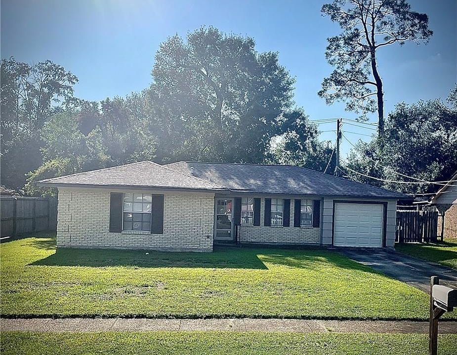 1st image of 1309 Westlawn Dr
