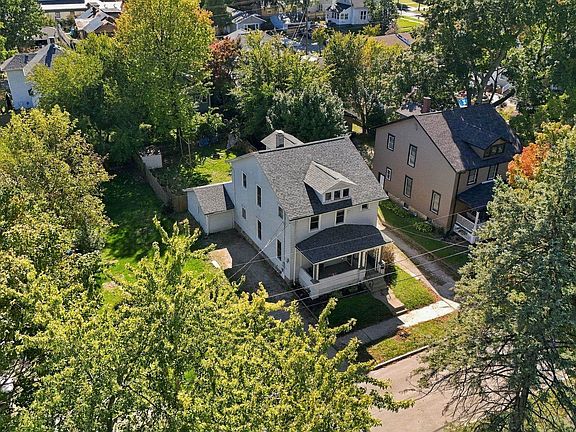 2nd image of 922 Moyer St