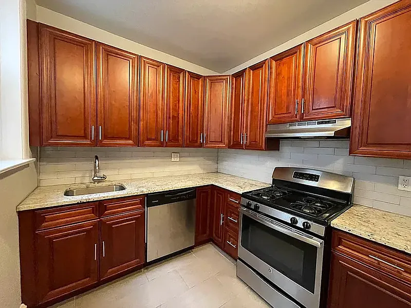 2 bed, 1.0 bath, $1,770 — Photo 2