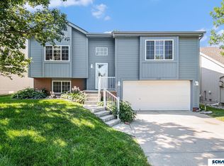 18113 Edna St, Omaha, NE 68136