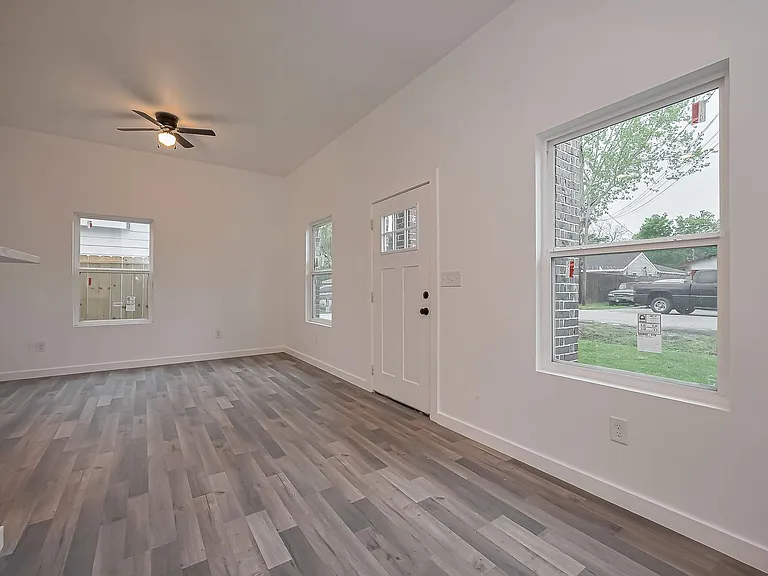 9005 Hilda St — Photo 6