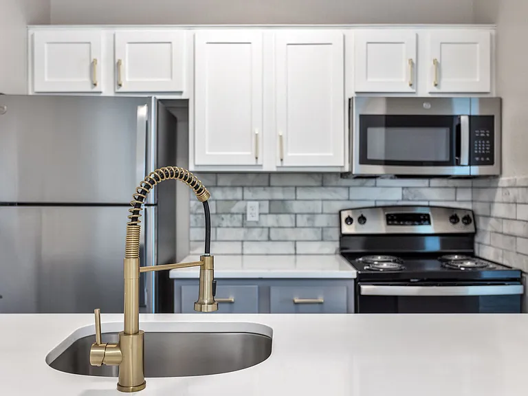 Ashton Oaks Apartments — Photo 1