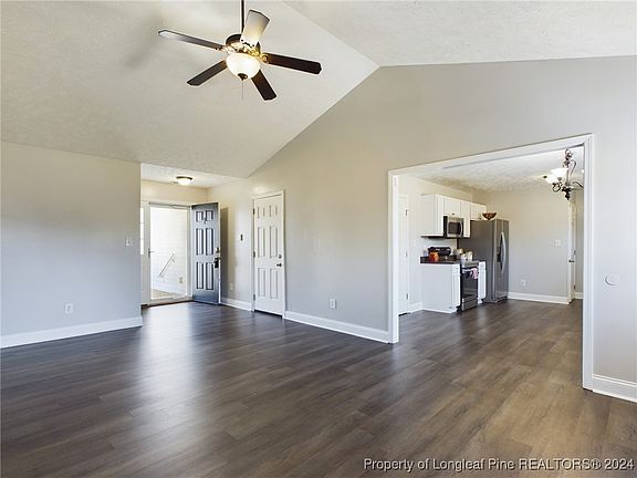 5th image of 216 Copper Creek Dr