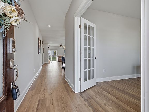5th image of 335 Collier Rd