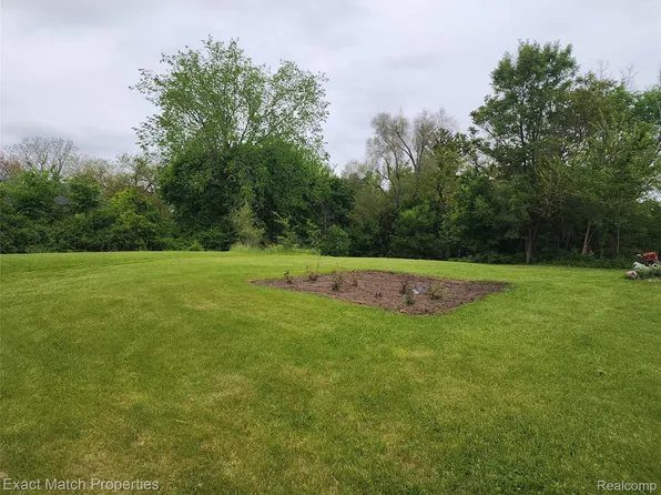 20 Stout St, Pontiac, MI 48341