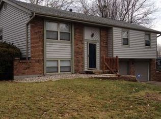 405 SE Gingerbread Ln, Blue Springs, MO 64014