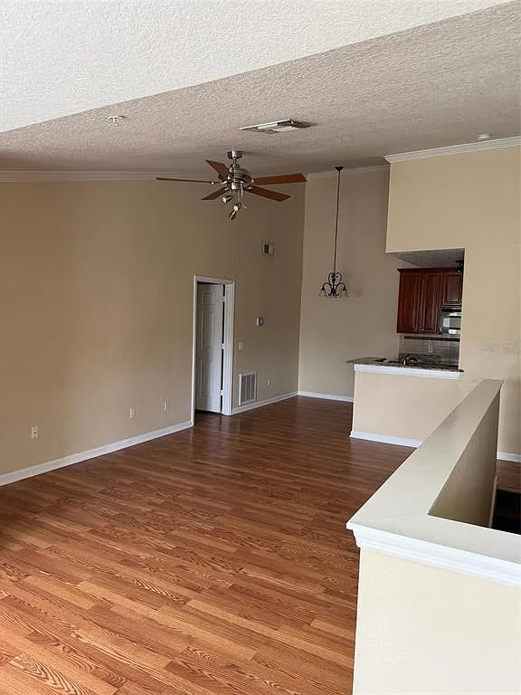 3 bed, 2.0 bath, 1423 sqft, $1,950 — Photo 2