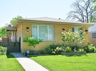 7715 E Prairie Rd, Skokie, IL 60076