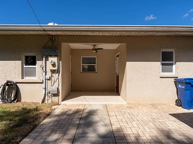 2714 Grand Cayman St — Photo 40