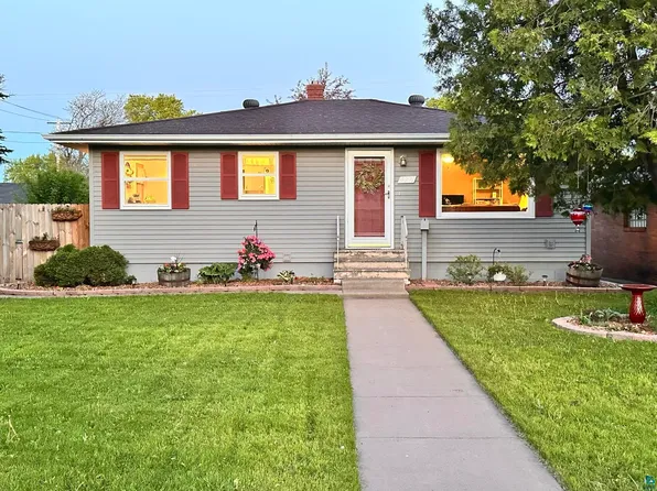 1221 9th Ave W, Ashland, WI 54806