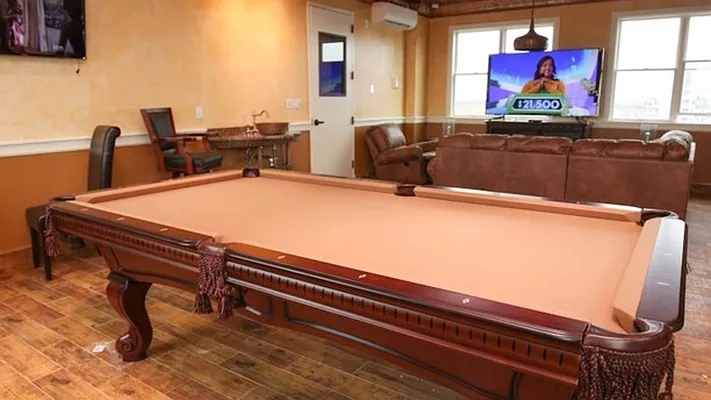 Rented by Nooklyn NYC LLC | media 54