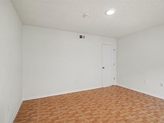2nd image of 1093 AMANDA KAY CIRCLE