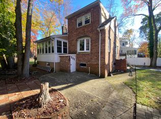 2 Laurel Dr, Wayne, NJ 07470