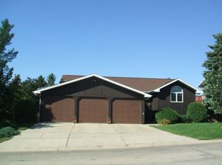 2505 10th Ave NW, Minot, ND 58703