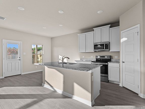 3rd image of 600 Cypress Arbor