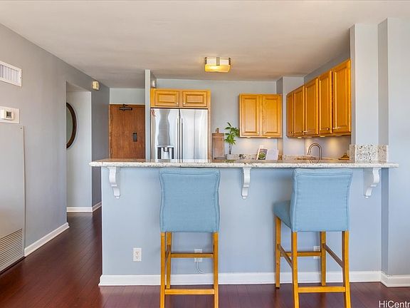 3rd image of 430 Lewers St #2801