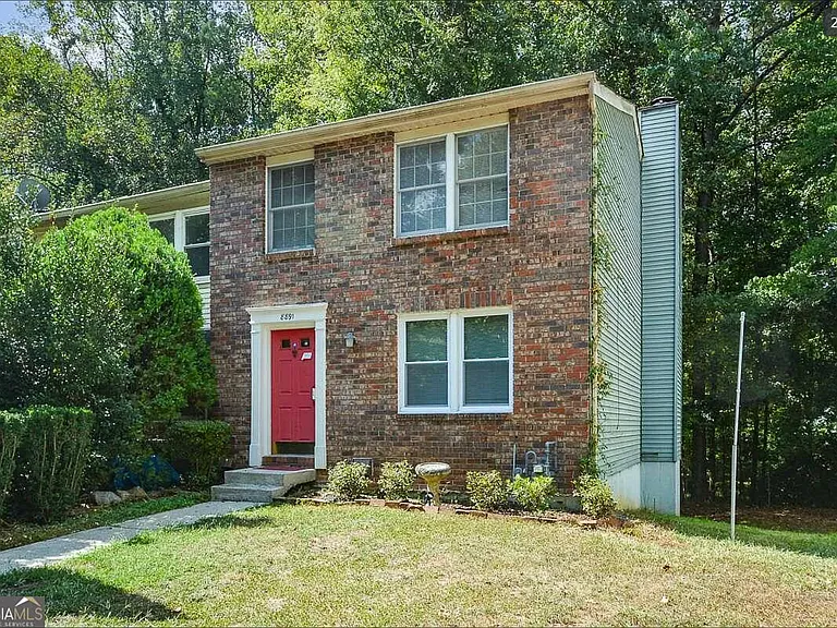 8891 Roberts Dr — Photo 2
