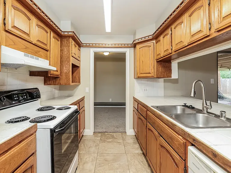 290 Bart Ave — Photo 6