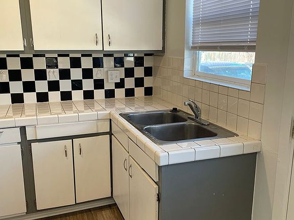 5th image of 833 30th Avenue Ct
