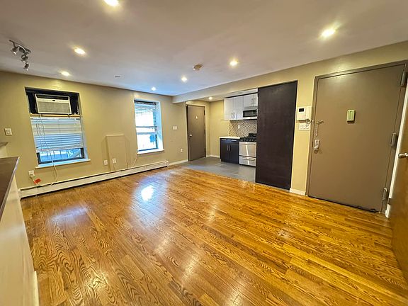 3rd image of 310 Clifton Pl APT Bf
