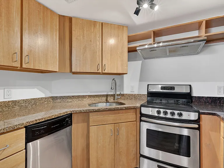 1436 Meridian Pl NW #206 — Photo 8