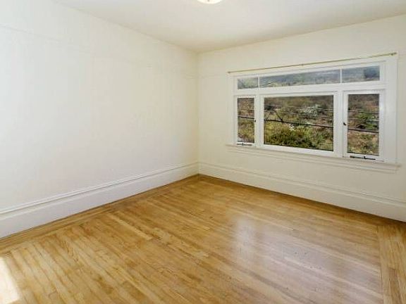 3rd image of 2500 Market St
