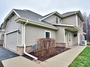960 Autumn Ridge Ln, Hartford, WI 53027