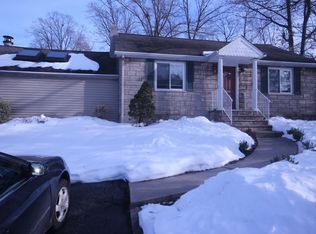 2000 Hoefleys Ln, Fort Lee, NJ 07024