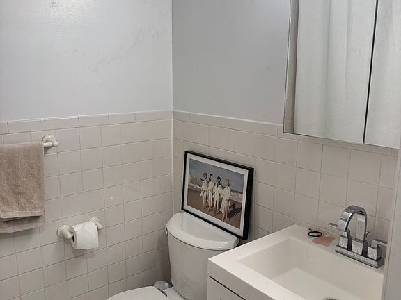 5th image of 39 Carmine St APT 1A