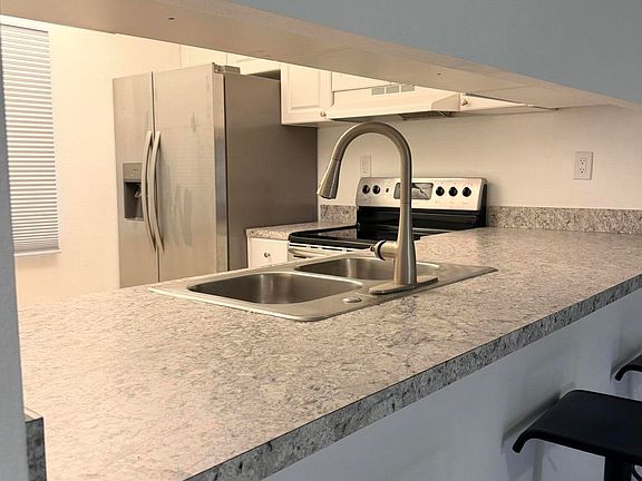 3rd image of 2727 N Wickham Rd APT 103-5