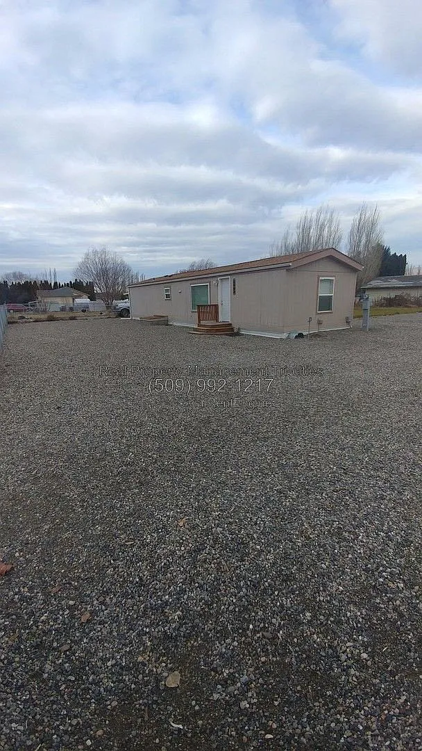 2 bed, 1.0 bath, 940 sqft, $1,595 — Photo 1