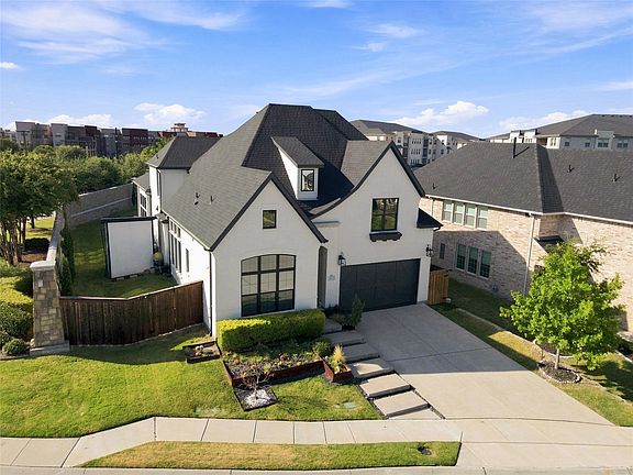 2nd image of 903 Leola Ln
