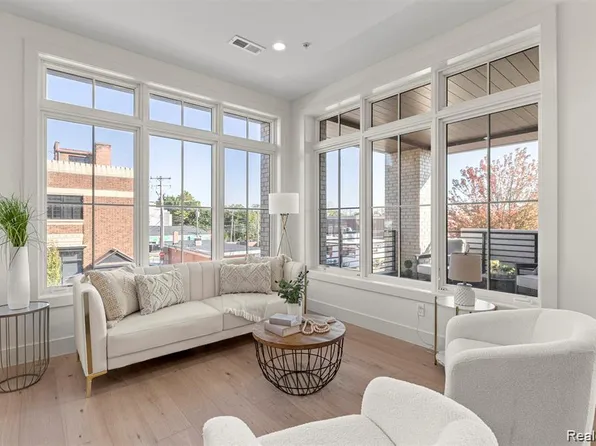 156 N Center St Unit 303, Northville, MI 48167